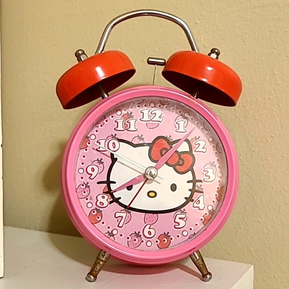 Hello Kitty Clock